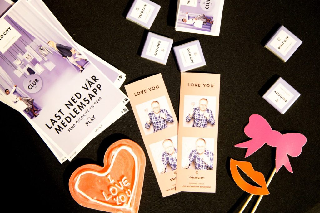 Props photo prints oslo city take a picture of LOVE